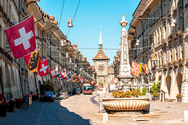 Einkaufen in der Kramgasse in Bern