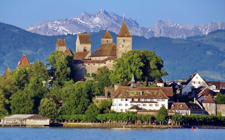 Kloster Rapperswil mit Schloss © Rapperswil Zürichsee Tourismus