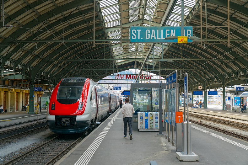 St.Gallen Hauptbahnhof  Stockfoto-ID: 295301362 Copyright: makasanaphoto